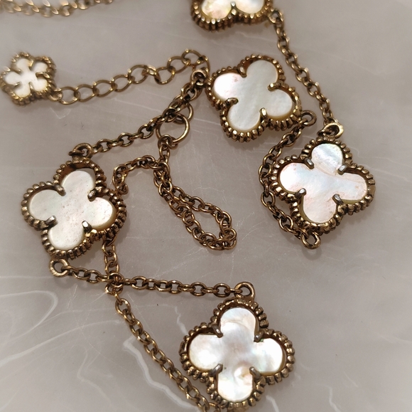 Elegant Gold and Cream Clover Necklace - Picture 3 of 3